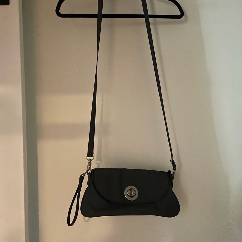 Baggallini crossbody/wristlet purse